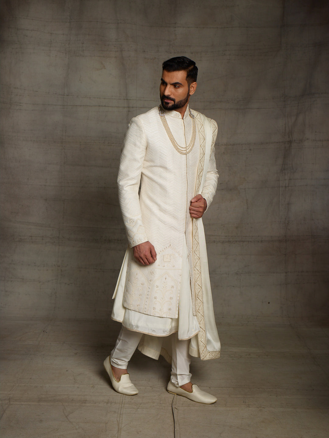 Off-white sherwani with elephant motif on daman