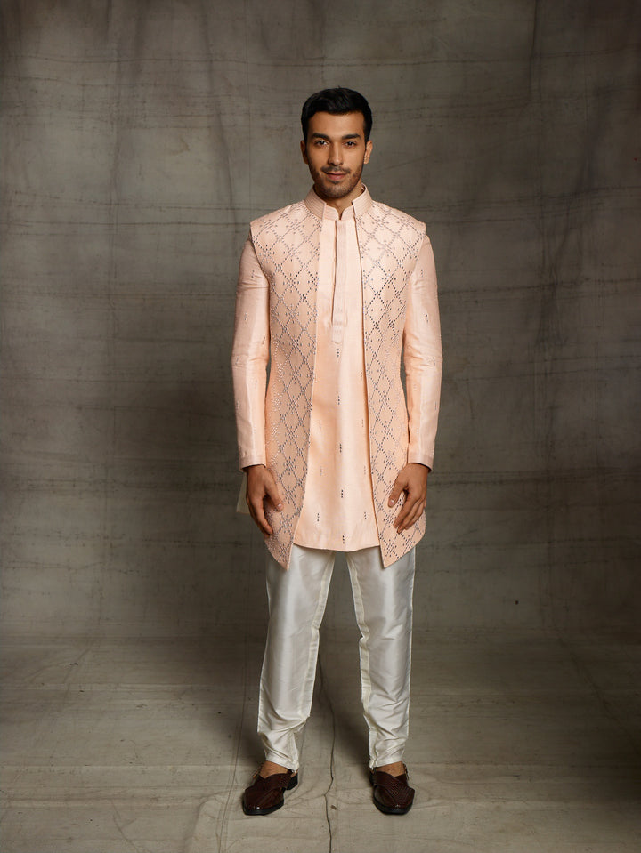 Peach kurta with sleeveless front open jacket.