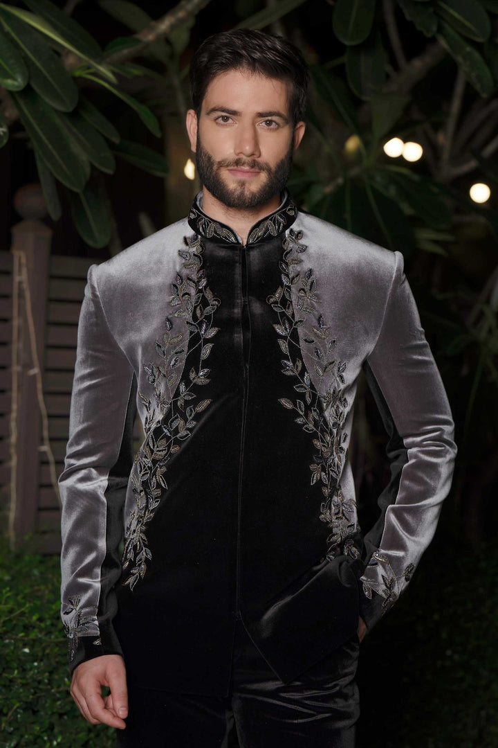 Dual Crest Velvet Jodhpuri