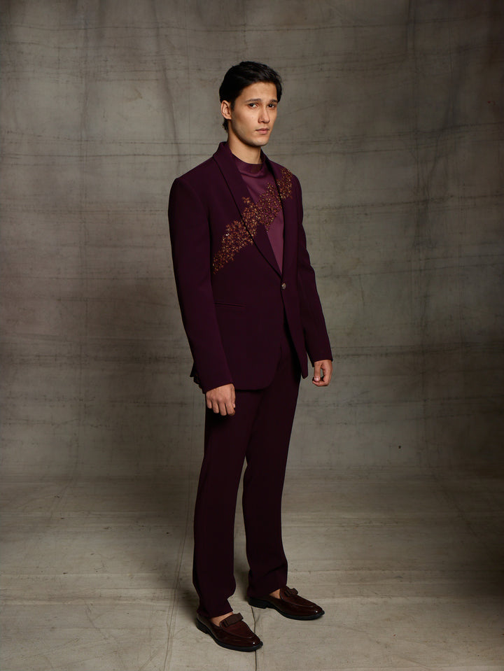 Wine suit with different style.